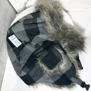 NWT AEO Men’s Faux Fur Black & Gray Plaid Winter Trapper Hat by American Eagle 🦅